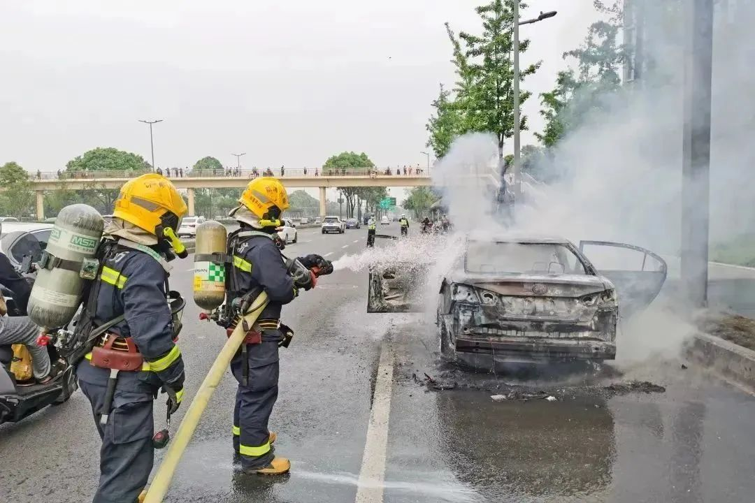 智能電動汽車安全